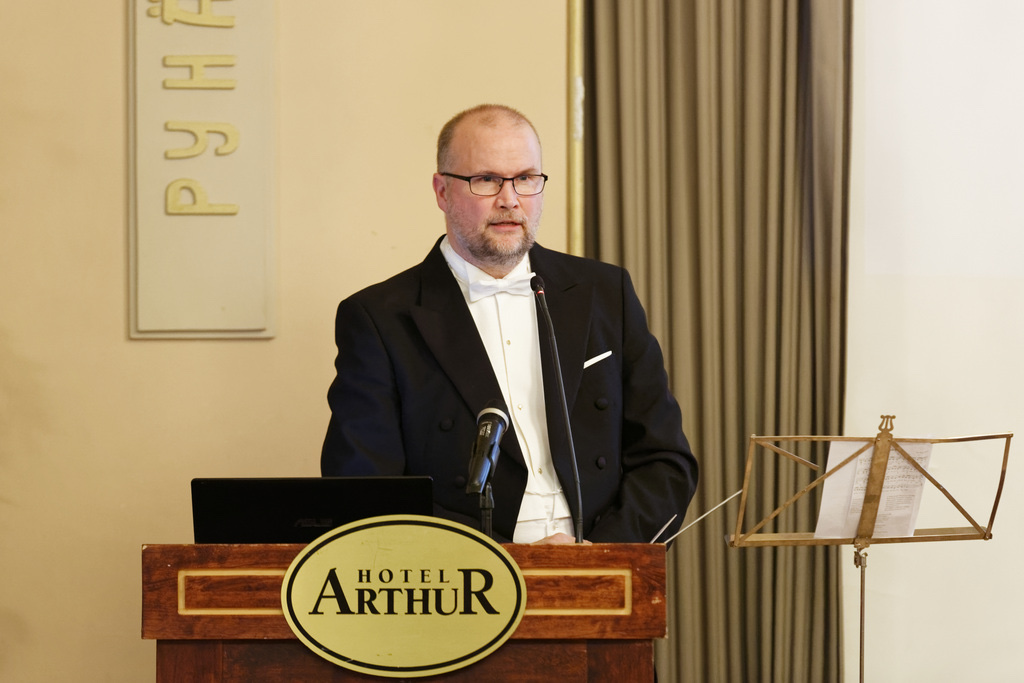 Juha Itkonen puhumassa